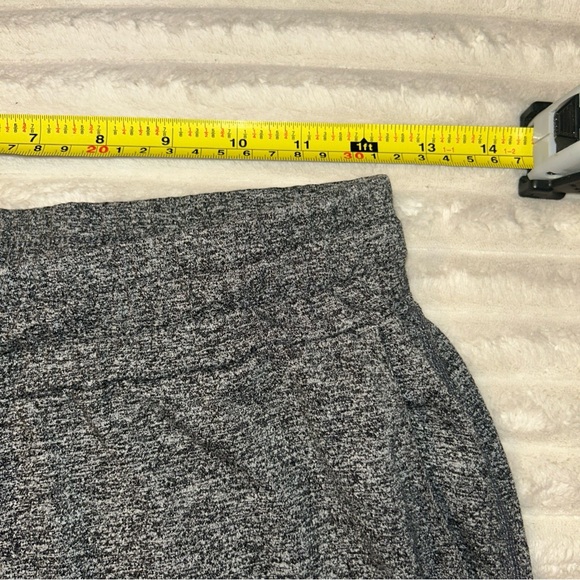 Vuori Women's Gray Jogger Pants - Picture 5 of 8